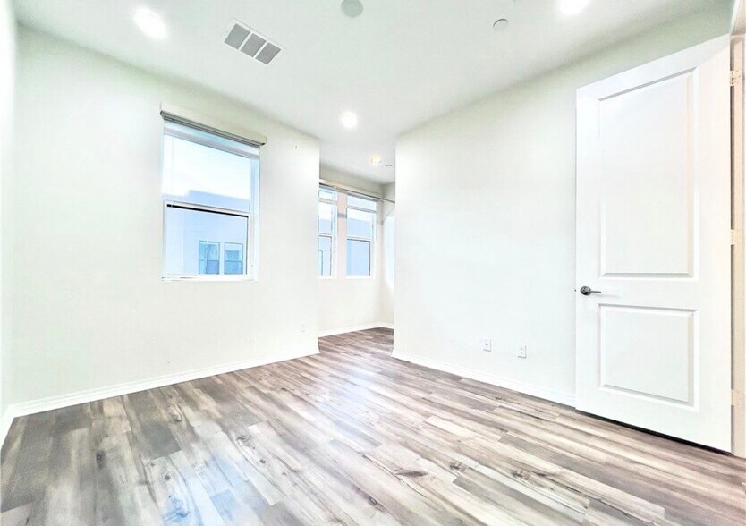 Building Photo - 110 Keeper