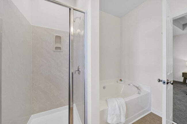 Building Photo - Lovely Two Bed Two Bath Townhome in Ballan...