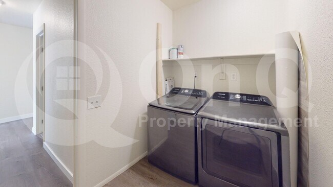 Building Photo - 1702 W Summer Dawn Dr