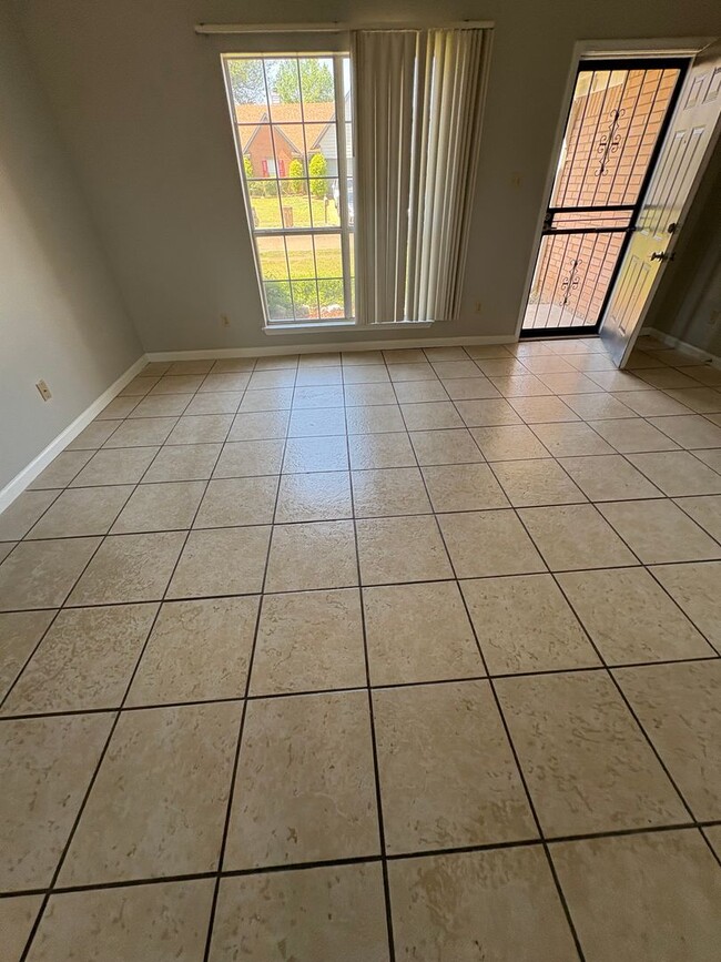 Building Photo - 5384 Farm Ridge Dr