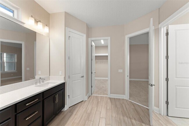 Building Photo - 13833 Behring Ave