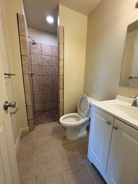 Master bath - 8519 Wells Rd