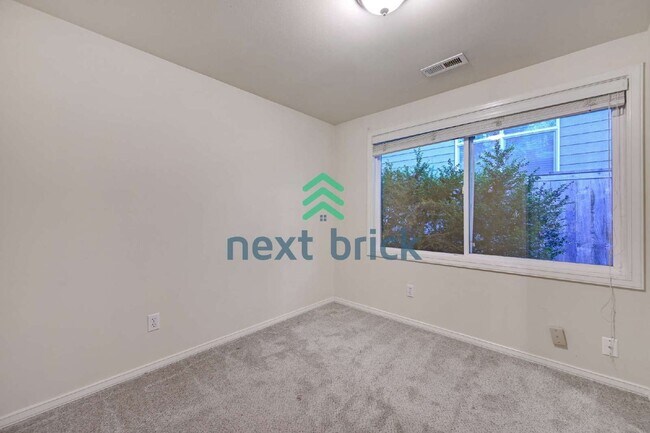 Building Photo - Charming 2-Bedroom Retreat in Bellevue - Cozy Comfort Awaits!