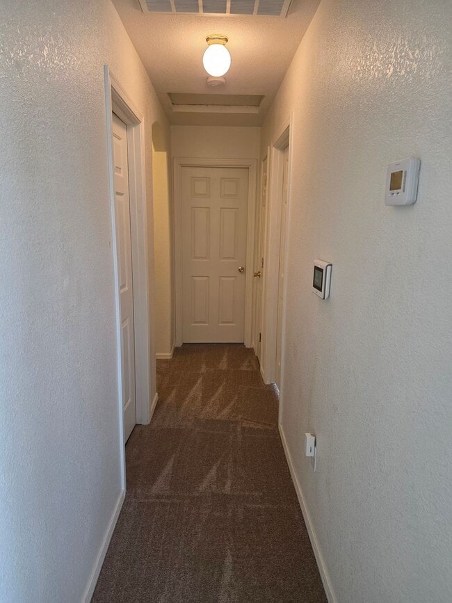 Building Photo - 3 Bed/2 bath home located in desirable Holiday Shores, Bullhead City AZ.