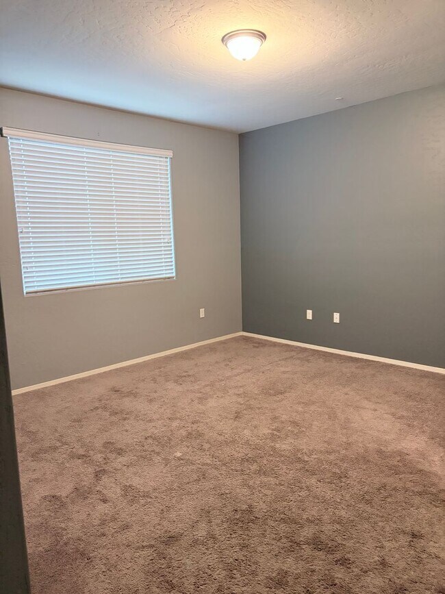Building Photo - 1588 Hartley Dr