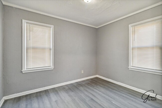 Building Photo - 3 bedroom bungalow - $1325