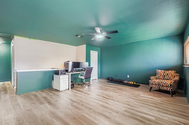 Building Photo - 1202 Hughmont Dr