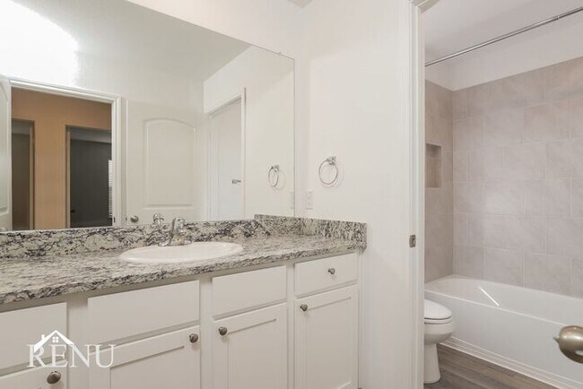 Building Photo - 3018 Jackson Smt