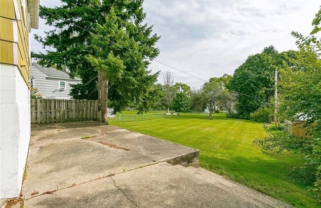 Building Photo - 26 Garden Dr