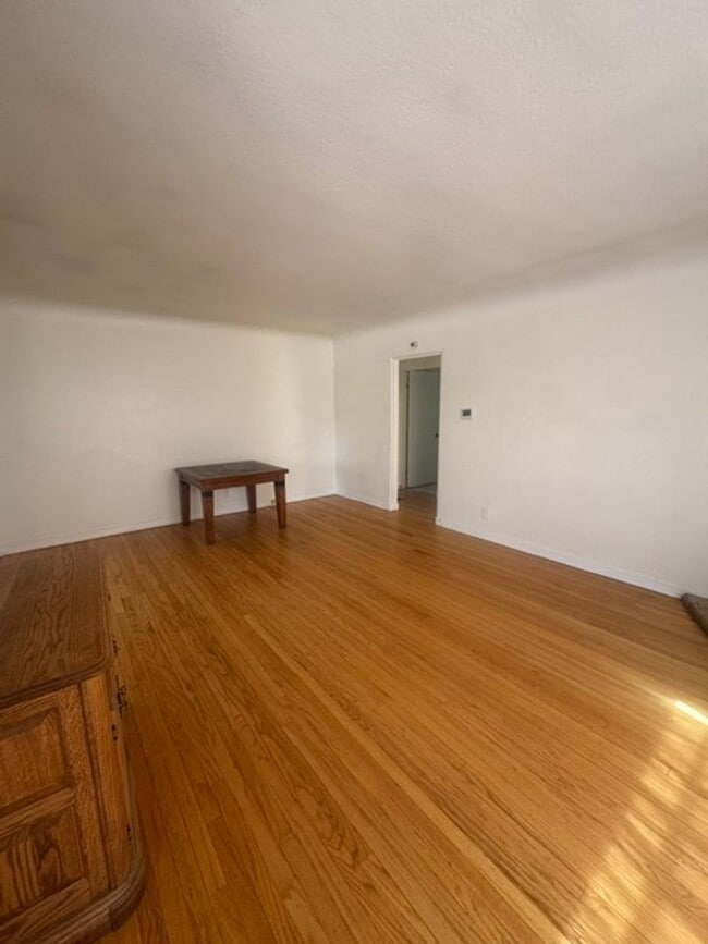 Building Photo - 603 Dartmouth Dr NE