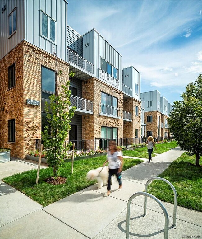 Building Photo - 2525 Arapahoe St