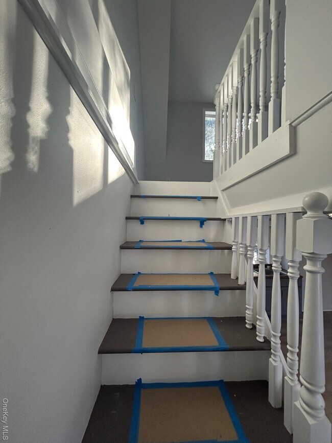 Building Photo - 165 S Cross Rd