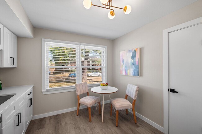 Building Photo - 621 Highland Park Dr