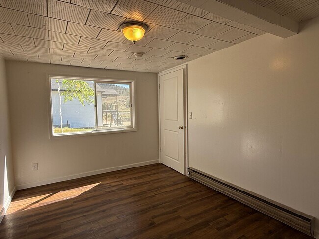 Building Photo - 5 Bedroom Home Available In Spokane Valley!