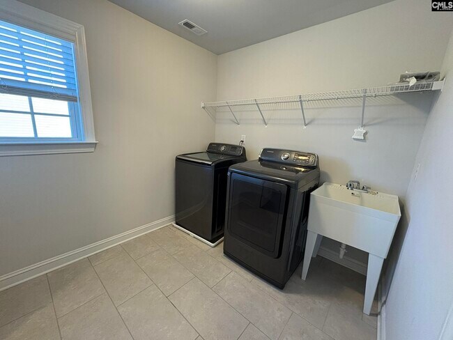 Building Photo - 178 Thacher Lp