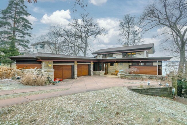 Building Photo - Lake Mendota Dream Home in Desirable Sprin...