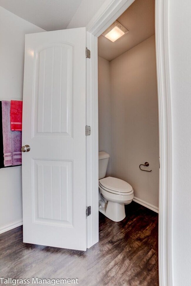 Building Photo - Pool + Park Community! 3/2/2 Plus Office!