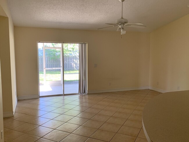 Building Photo - 269 SW Ridgecrest Dr