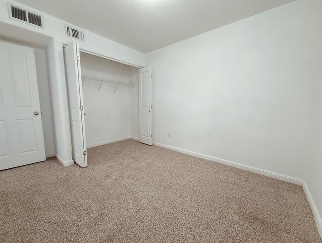 Building Photo - 130 Rush Haven