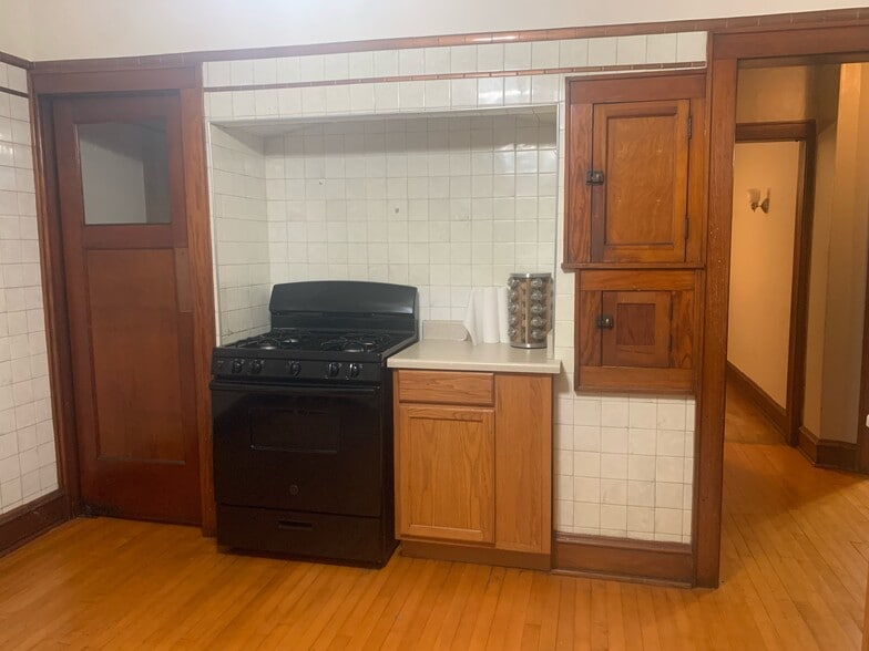 Kitchen Pic 2 - 422 W Harrison Ave