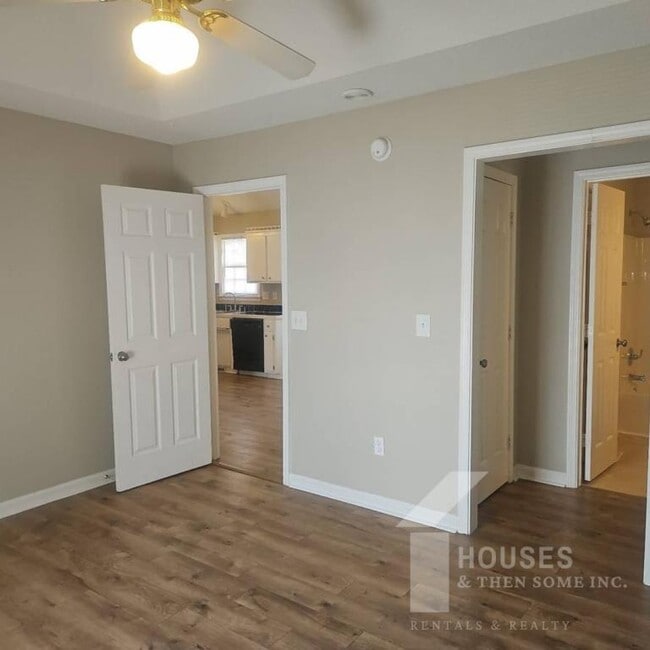 Building Photo - 403 Fairdale Dr