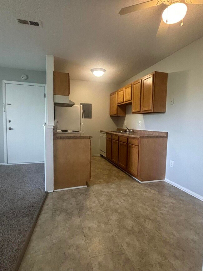 Building Photo - 131 Canfield St