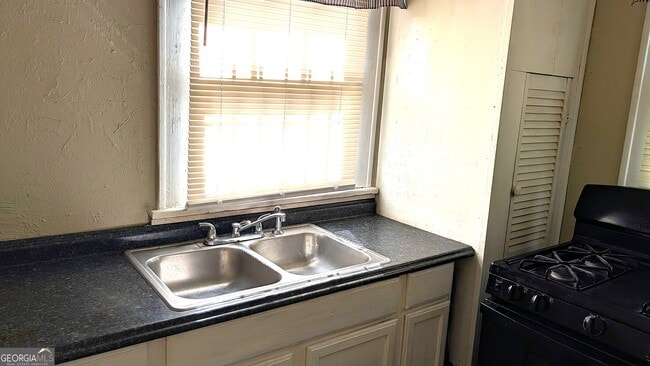 Building Photo - 672 Bowden St