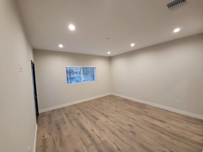 Building Photo - 10934 Nettleton St
