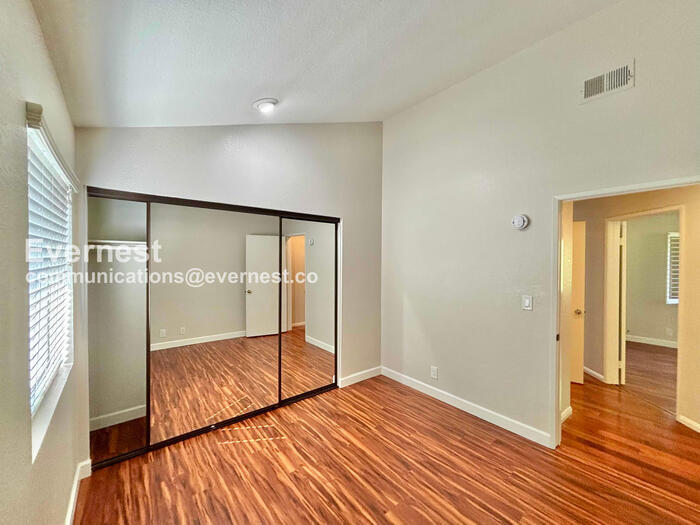 Building Photo - 4455 Rockland Pl