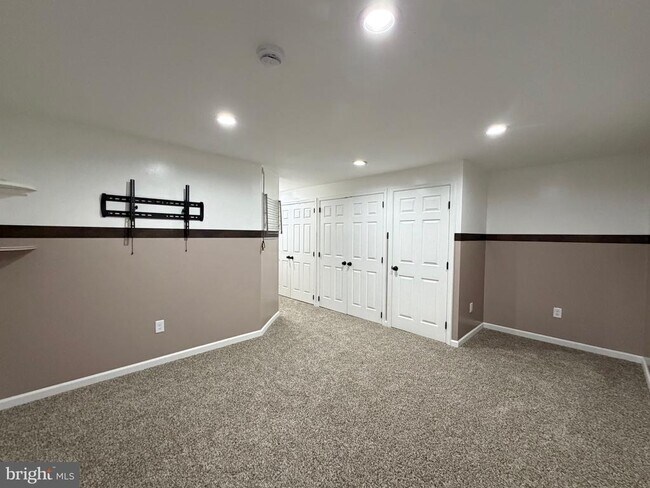 Building Photo - 9609 Clocktower Ln