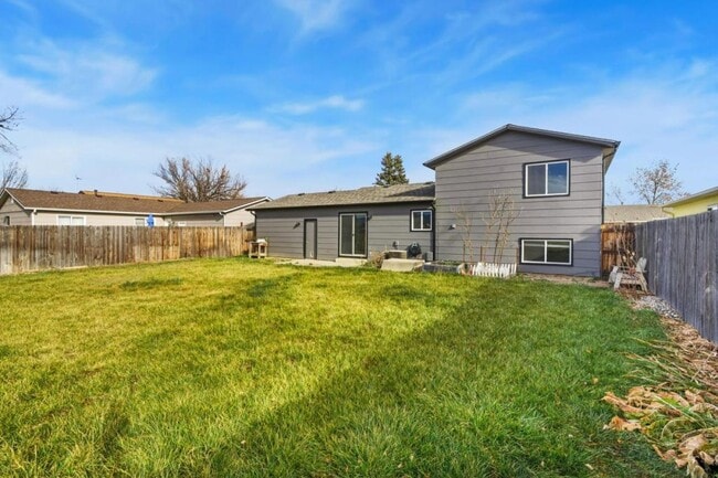 Building Photo - 569 S Edinburgh Dr