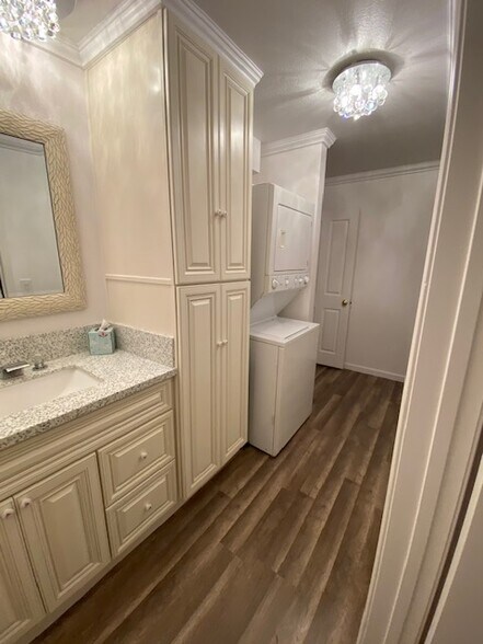 Building Photo - 2308 Schader Dr