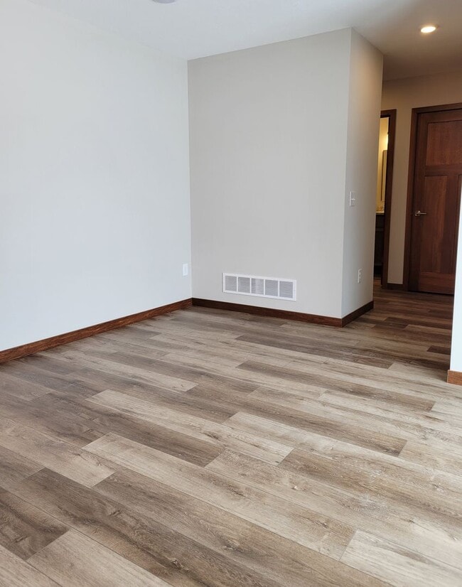 Building Photo - 420 Sierra Pl