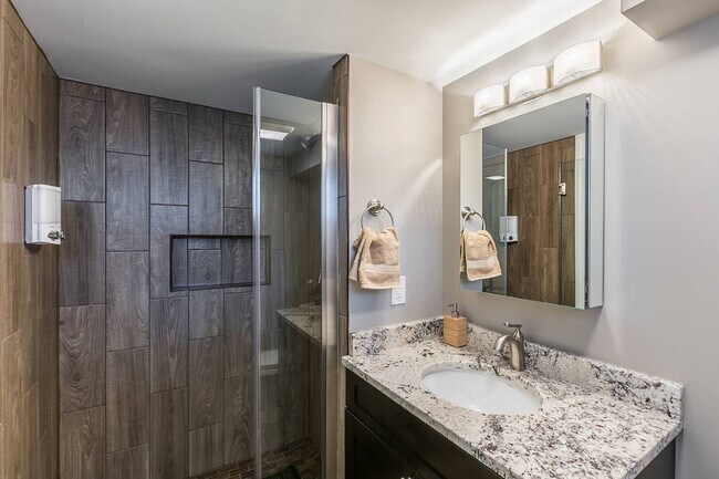 Building Photo - 3277 Montrose Ave