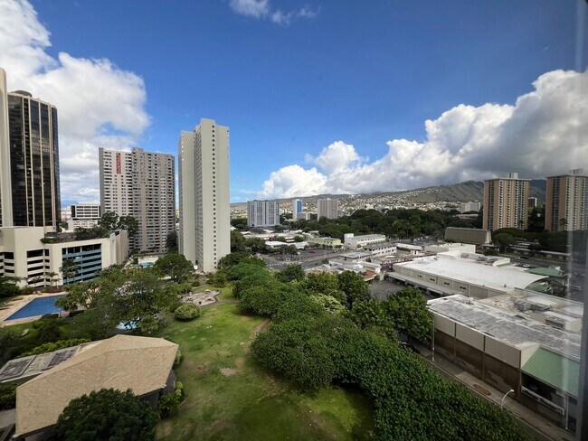 Building Photo - Kukui Plaza Diamond Head Tower- 1 Bed, 1 B...