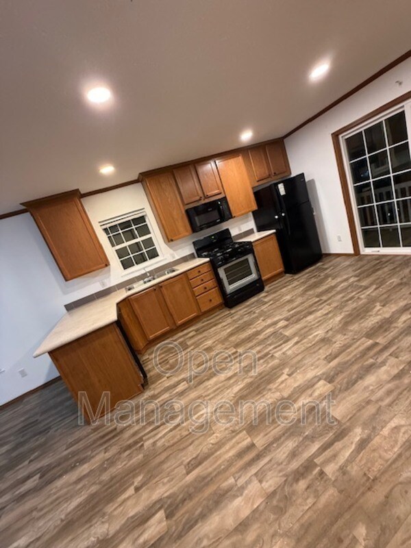 Building Photo - 1901 First St