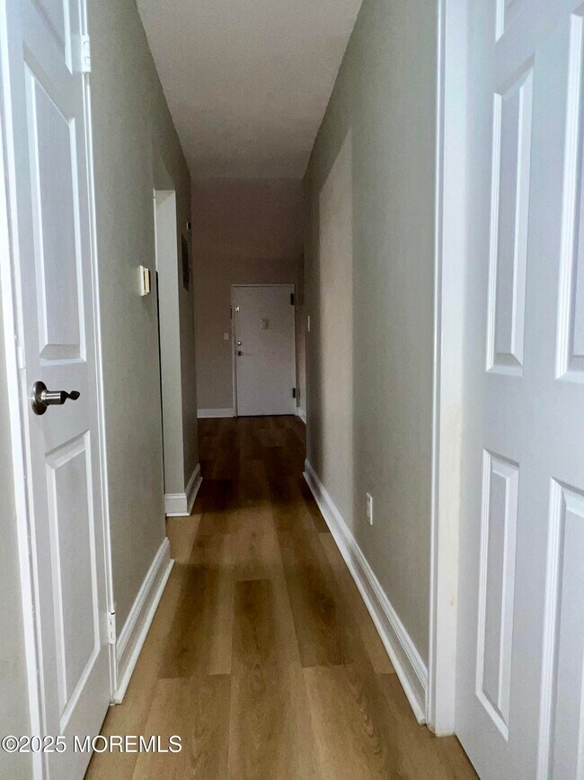 Building Photo - 12 Manchester Ct