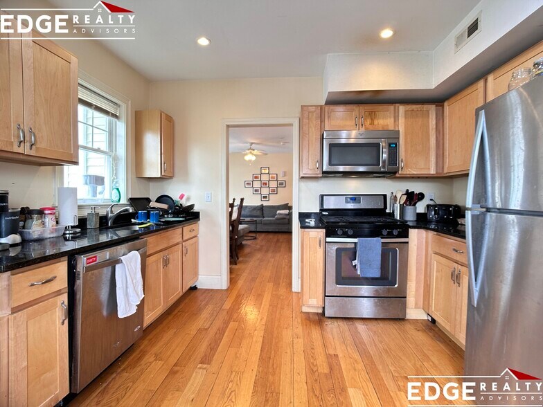 Primary Photo - 74 Brooks St