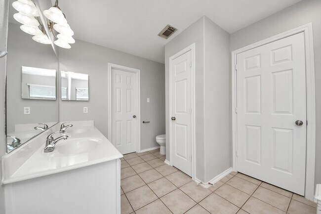 Building Photo - 16850 Brooktondale Ct