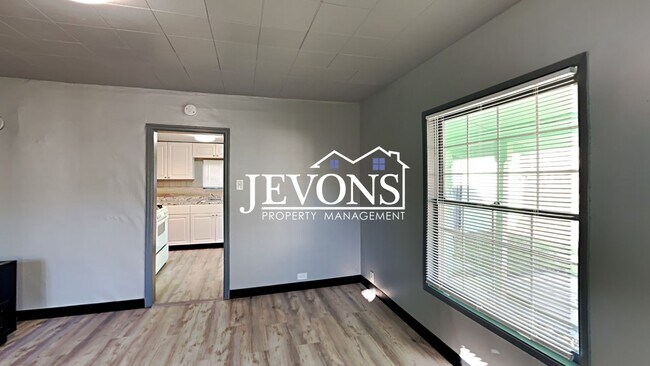 Building Photo - Your Next-Door Deal: Rent Ready!