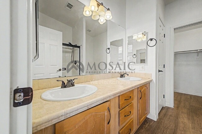Building Photo - 1625 S 74th St
