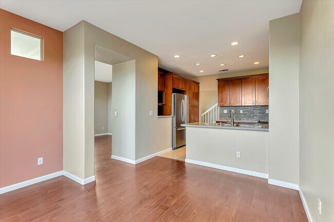 Building Photo - 929 Monarch Cir
