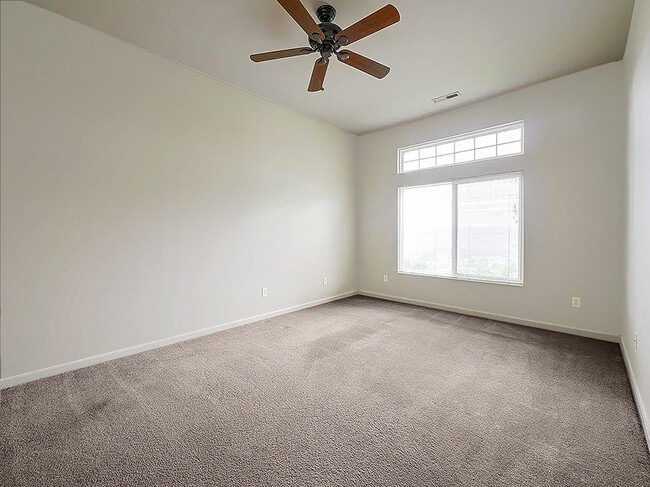 Building Photo - 285 Skyview Ct