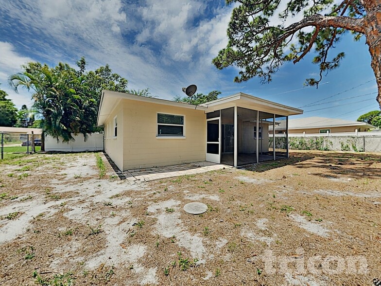 Building Photo - 2155 67th Ave S