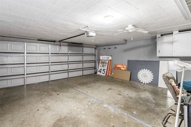 Building Photo - 514 Hickory Dr