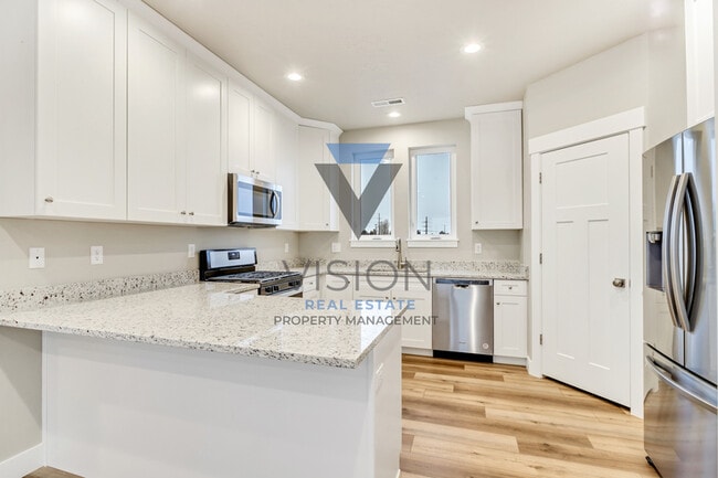 Building Photo - 1098 S High Ridge Dr