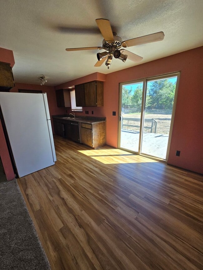 Building Photo - READY NOW. Huge backyard, lovely two bedro...