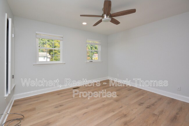 Building Photo - 210 Bridgefield Pl