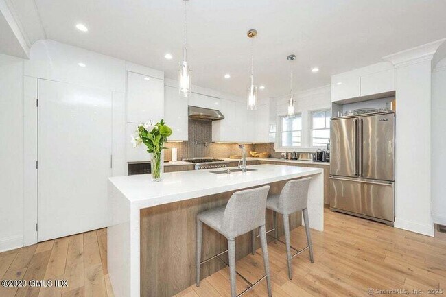 Building Photo - 1 Home Pl