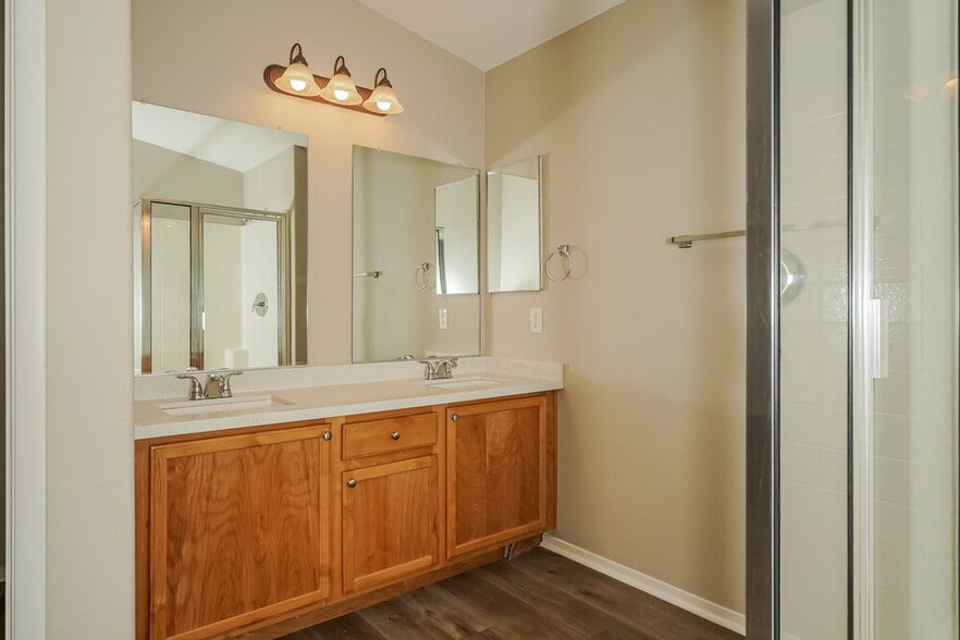 Building Photo - 4833 River Splash Ave